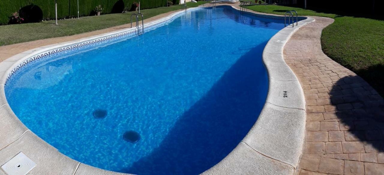 Fabulous Detached Large Villa 5 Bedrooms 3 Bathrooms Backing Onto Villamartin Golf Course Exteriör bild