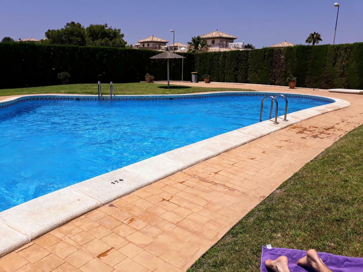 Fabulous Detached Large Villa 5 Bedrooms 3 Bathrooms Backing Onto Villamartin Golf Course Exteriör bild
