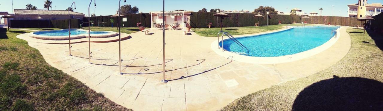 Fabulous Detached Large Villa 5 Bedrooms 3 Bathrooms Backing Onto Villamartin Golf Course Exteriör bild