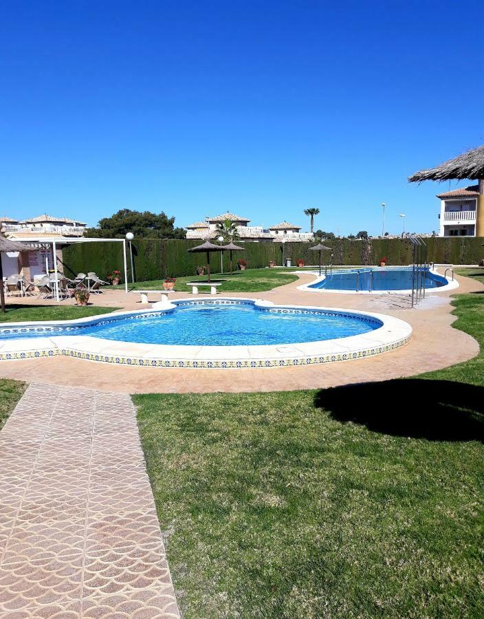 Fabulous Detached Large Villa 5 Bedrooms 3 Bathrooms Backing Onto Villamartin Golf Course Exteriör bild